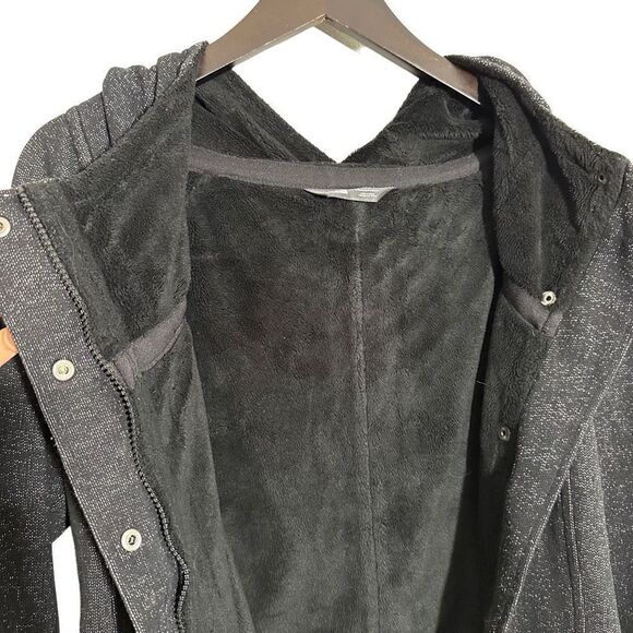 The North Face woman’s black fleece parka size M - Picture 5 of 9